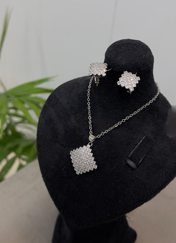 نیمست کادویی مناسب ولنتاین ولنتاین کادو چی بخریم