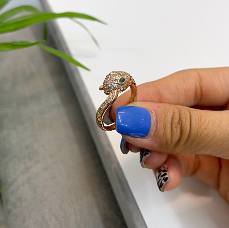 انگشتر مار چشم سبز زنانه