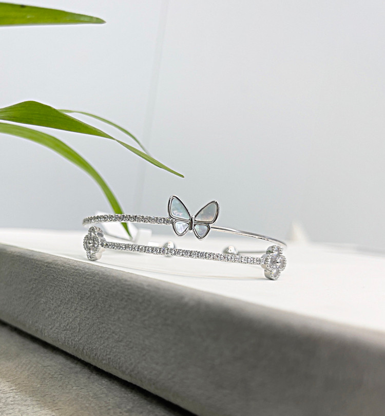 دستبند استیل طرح پروانه و نگین دخترانه