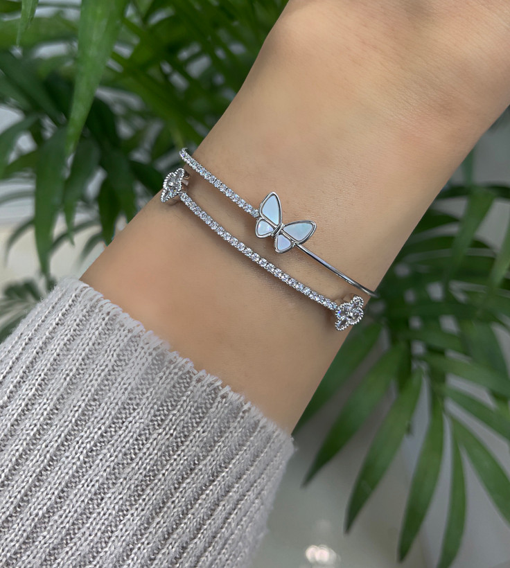 دستبند نقره ای دخترانه نگیندار