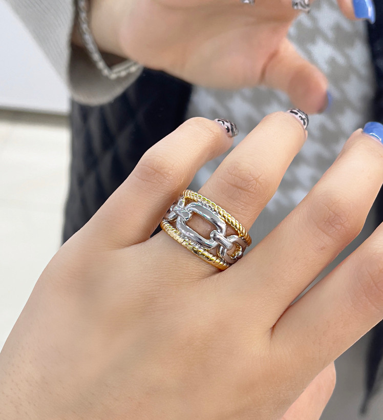 انگشتر زنانه طلایی طرح طلا