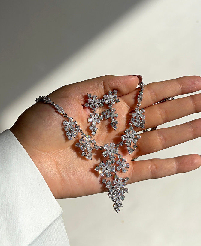 سرویس مجلسی نگین دار زنانه نقره ای