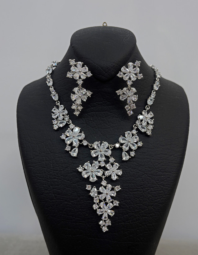 سرویس مجلسی نگیندار زنانه