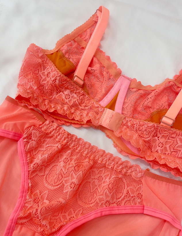 شورت و سوتین ست تمام دانتل