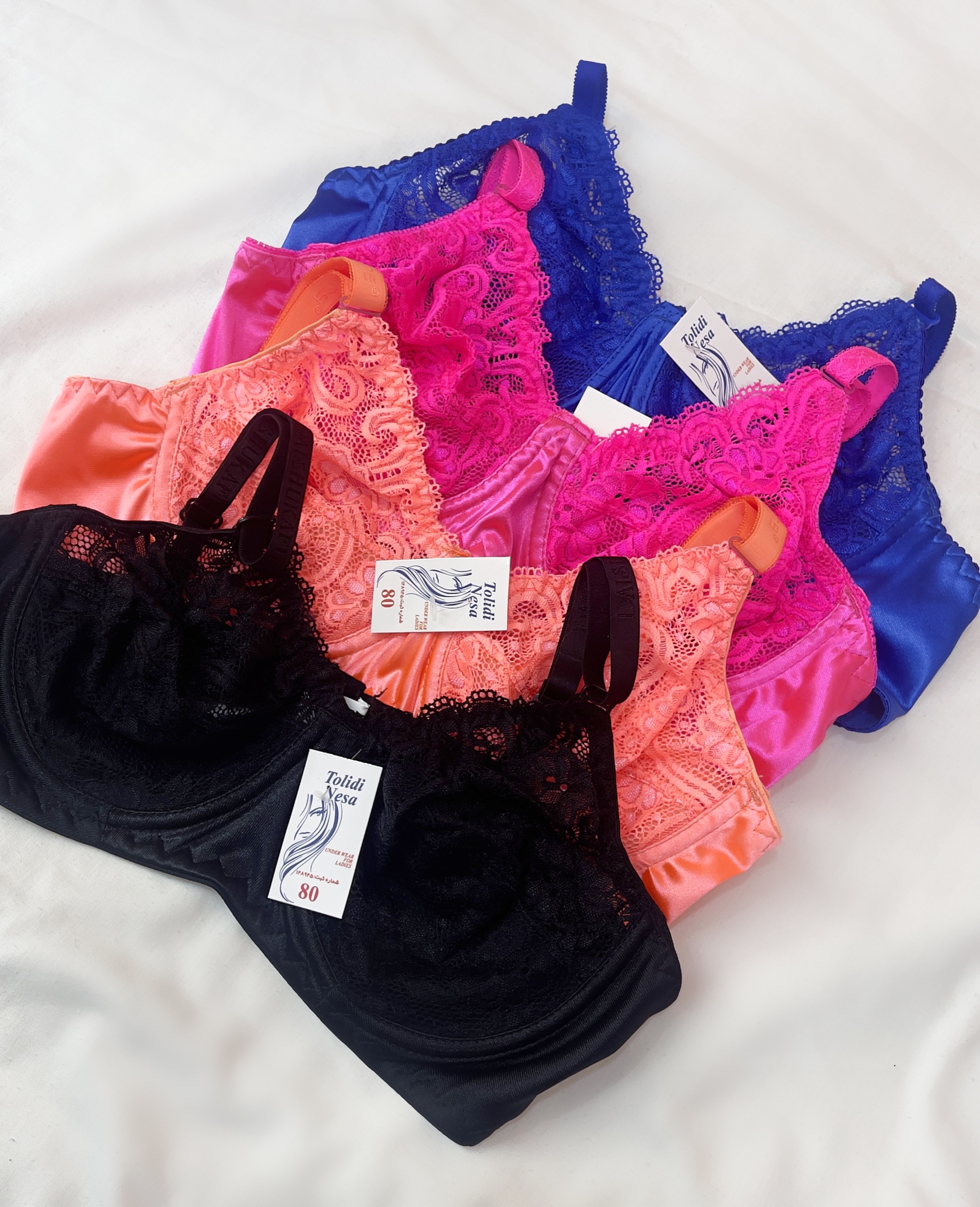 سوتین تک گیپور ساتن در رنگبندی کد ۴۹۹