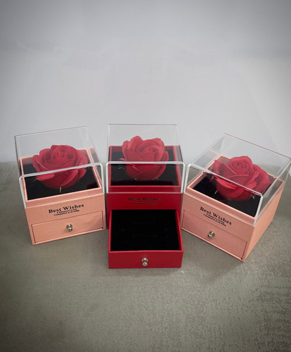 باکس هدیه رز جاودان با کشو