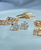 گوشواره طرح گل نامتقارن ژوپینگ