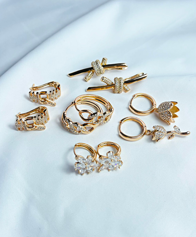 گوشواره حلقه ای نگیندار طرح کارتیه