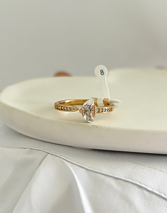 انگشتر ظریف دخترانه طلایی مینیمال