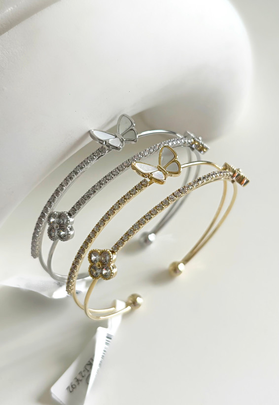 دستبند دخترانه نگیندار طرح پروانه وگل