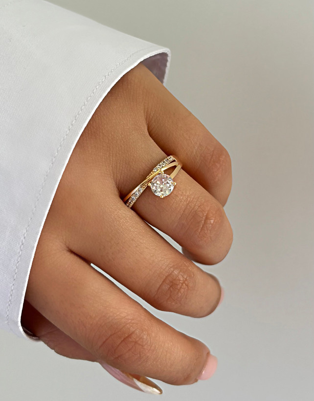 انگشتر تک نگین گرد دخترانه رنگ طلایی