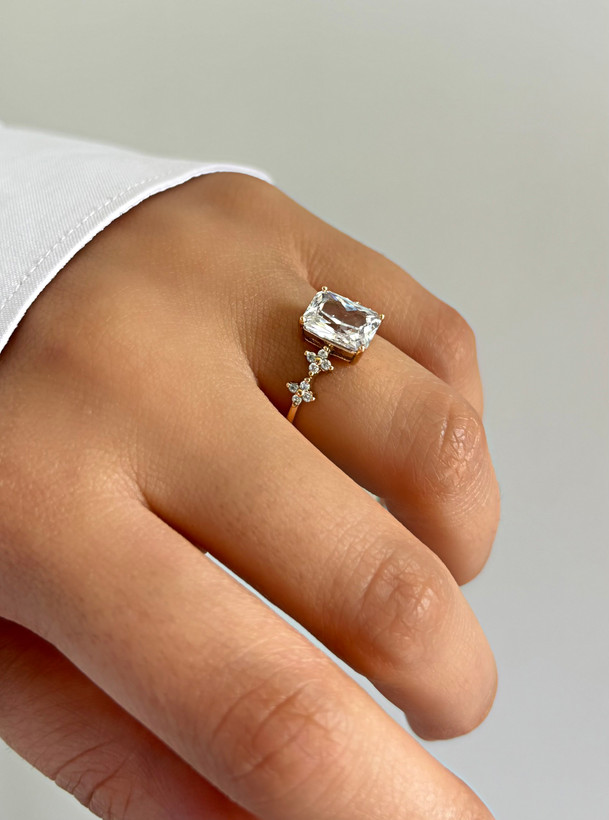 انگشتر نشون نامزدی نگین مستطیلی