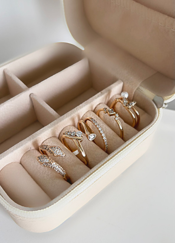 انگشتر رنگ ثابت طرح مار ظریف و مینیمال