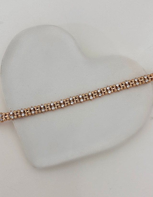 دستبند ظریف و مینیمال نگیندار طلایی