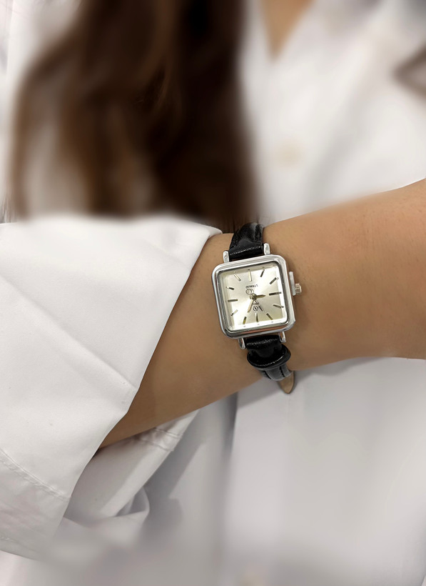 ساعت بند چرمی فلورا با کیفیت