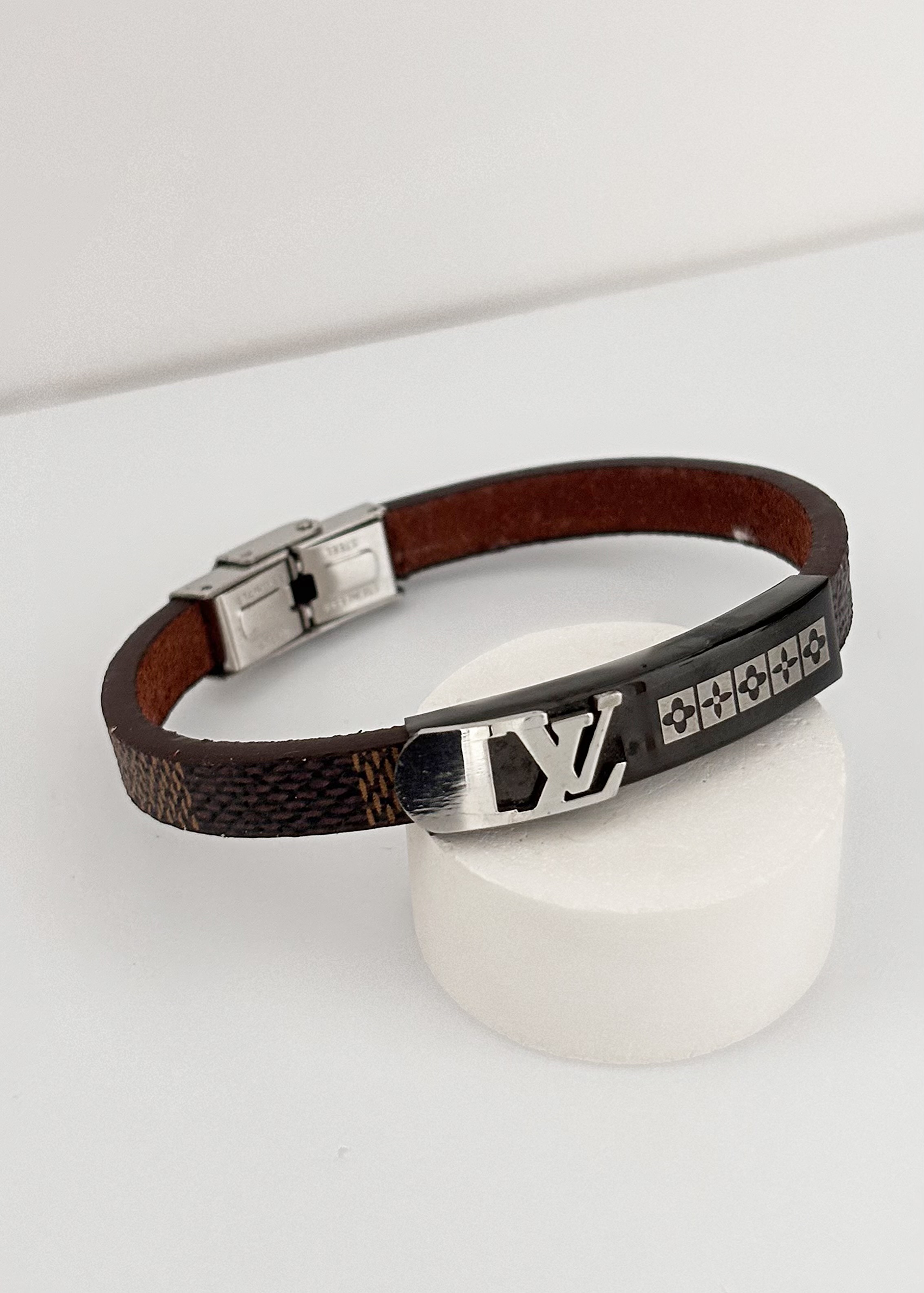 دستبند چرم مردانه قهوه ای لویی ویتون ۷۳۰