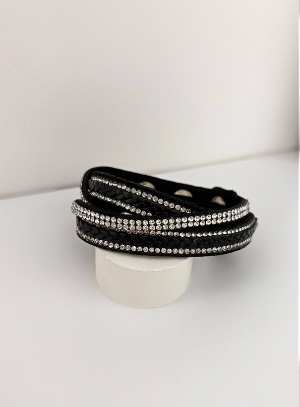 دستبند چرم چندلاین مشکی زنانه