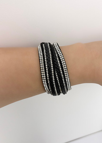 دستبند چرم نگیندار مشکی دخترانه