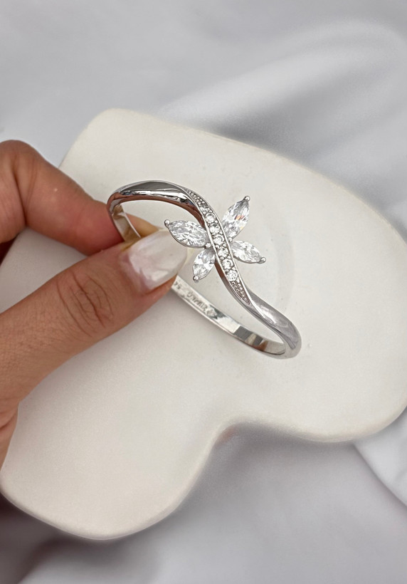 دستبند مجلسی نگیندار پروانه ای