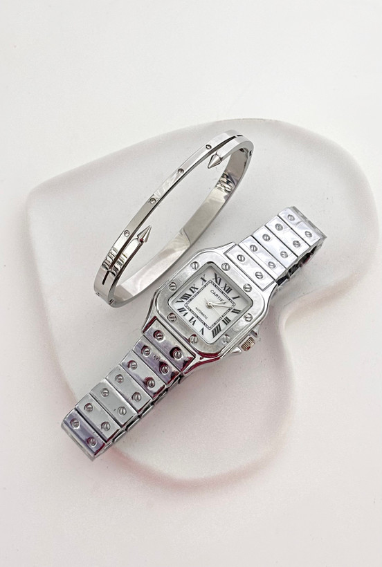 دستبند میخی زنانه