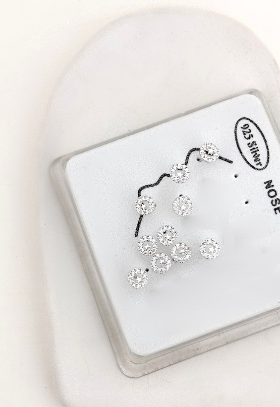 پیرسنگ نقره بینی مدل سوزنی