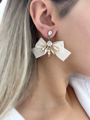 گوشواره پاپیون پارچه ای سفید دخترانه