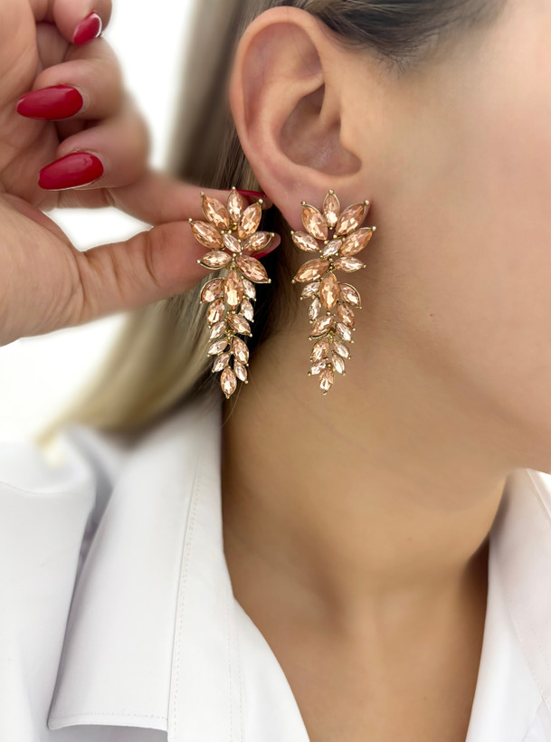 گوشواره آویزی خاص نگیندار