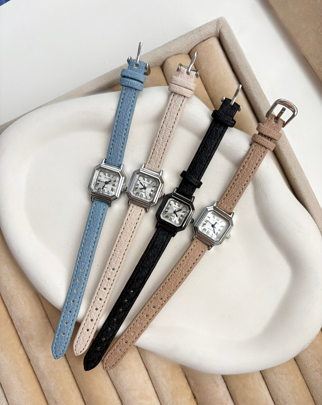 ساعت بند چرمی برند اولیجا زنانه