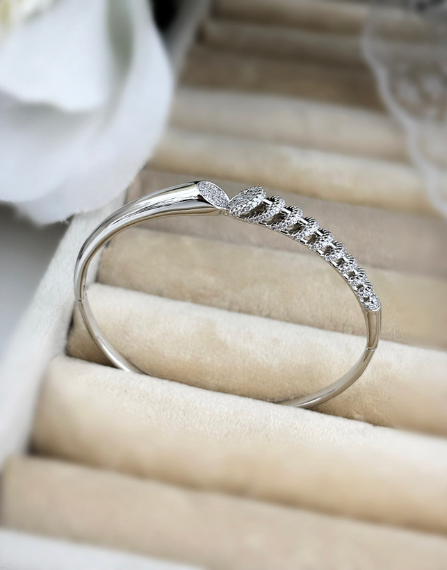 دستبند النگویی جواهری نقره ای