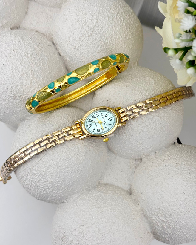 ساعت صفحه آبی کمرنگ دخترانه