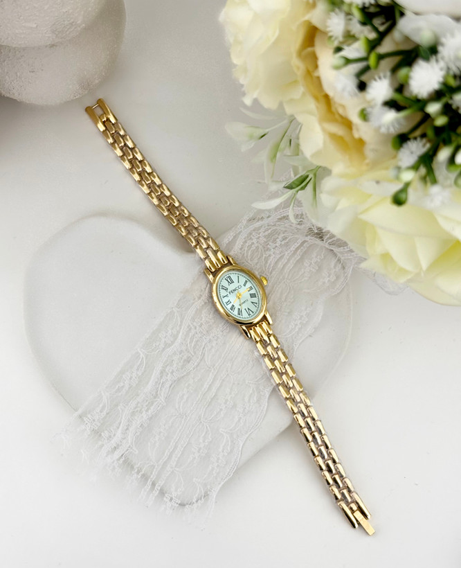 ساعت زنانه ظریف بیضی