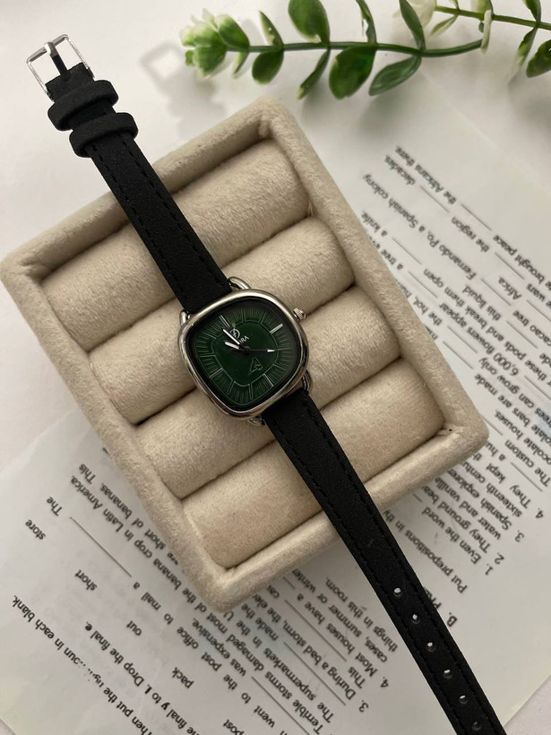 ساعت صفحه سبز دخترانه