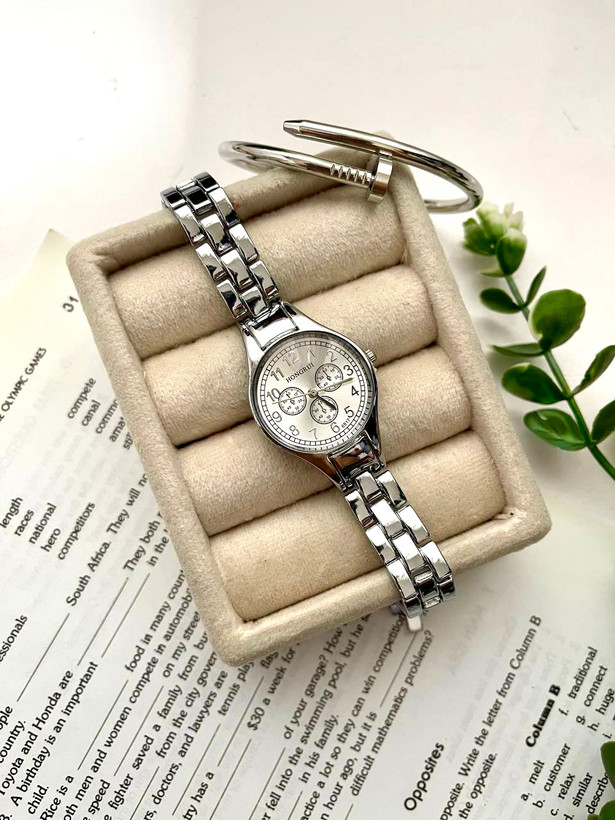 ساعت سه موتوره زنانه