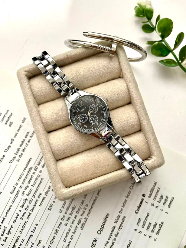 ساعت طرح سه موتوره صفحه گرد