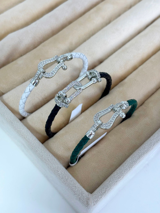 دستبند چرمی طرح طلا سفید