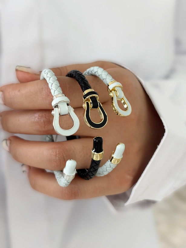 دستبند نعل اسبی دحترانه