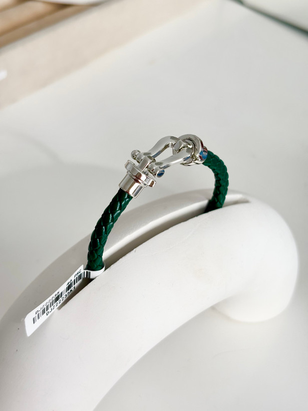 دستبند نعل اسبی طرح طلا زنانه