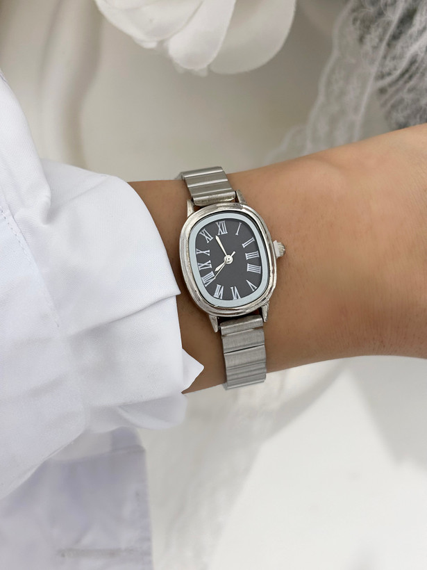 ساعت زنانه صفحه بیضی عدد رومی