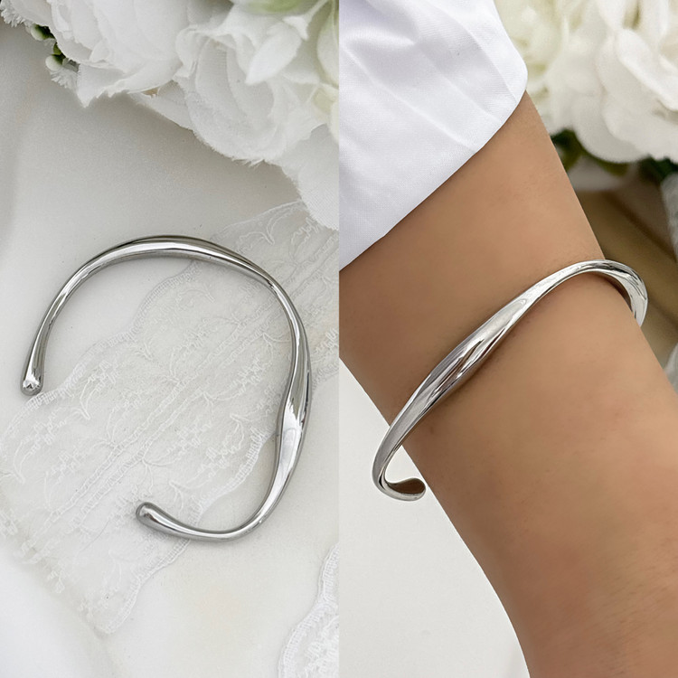 دستبند فشن نقره ای زنانه