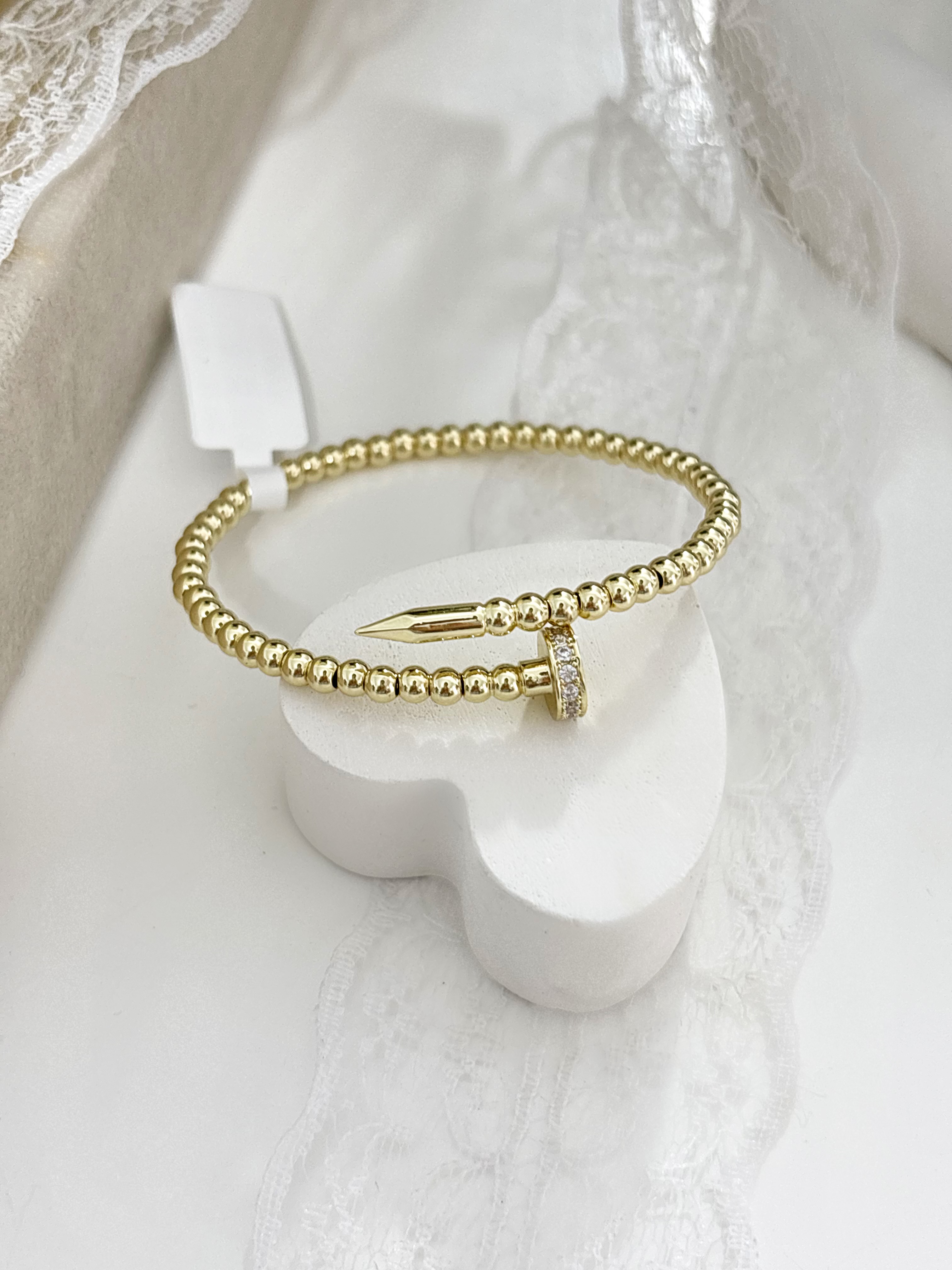 بنگل میخی طرح طلا زنانه