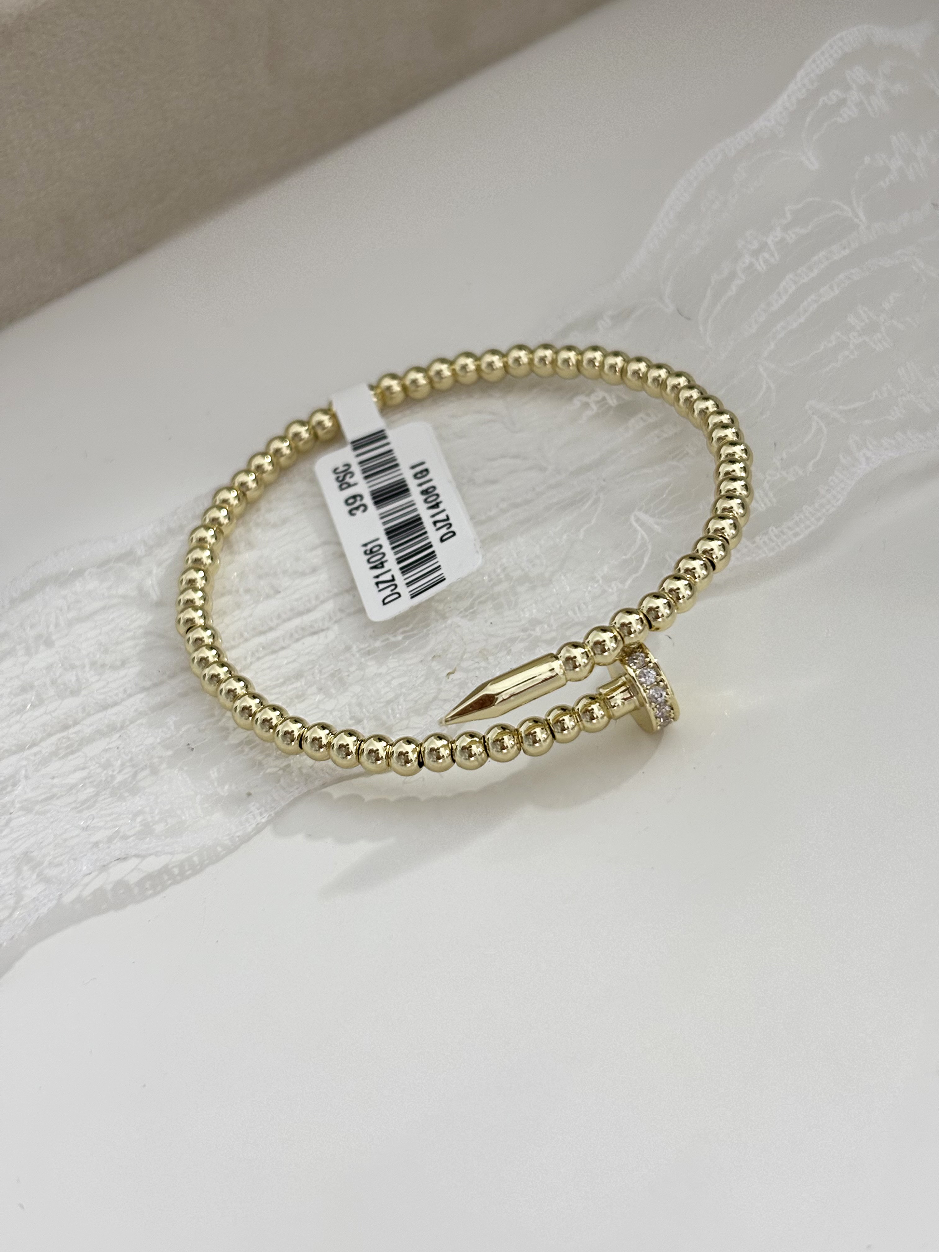 دستبند میخی زنانه